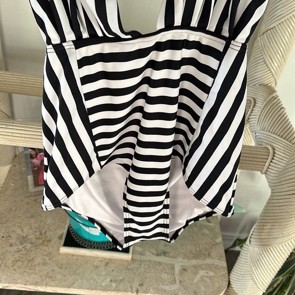 Black and white stripped one piece bathing suit high wasted - Picture 3 of 5